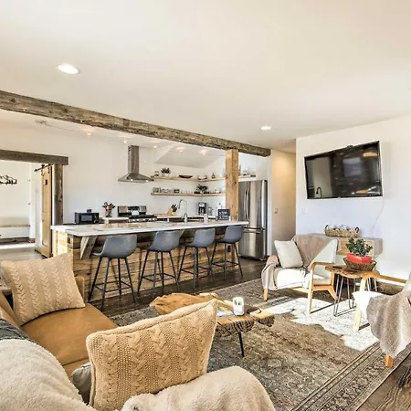 Beautiful Livingston Home With Mountain Views